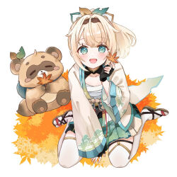 1girl aqua_eyes autumn_leaves blonde_hair chest_sarashi fingerless_gloves gloves green_skirt haori highres holding holding_leaf hololive japanese_clothes kazama_iroha kazama_iroha_(1st_costume) leaf nanaka_nagomi pokobee ponytail sarashi sitting skirt tanuki thighhighs virtual_youtuber wariza white_thighhighs