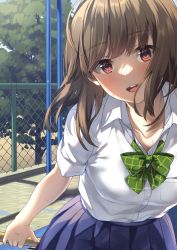 Rule 34 | 1girl, absurdres, blue skirt, blue sky, blush, bow, bowtie, collared shirt, fence, green bow, green bowtie, highres, leaning forward, looking at viewer, medium hair, open mouth, original, outdoors, pink eyes, pleated skirt, school uniform, shirt, short sleeves, skirt, sky, smile, solo, standing, teeth, tree, unasaka ryou, upper teeth only, white shirt