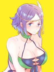 1girl bikini black_hair blue_eyes breasts choker circlet cleavage commentary feather_hair_ornament feathers fire_emblem fire_emblem_awakening fire_emblem_heroes green_bikini green_choker hair_ornament halterneck large_breasts looking_at_viewer nintendo noire_(fire_emblem) noire_(summer)_(fire_emblem) official_alternate_costume solo summer swimsuit yellow_background zbrk