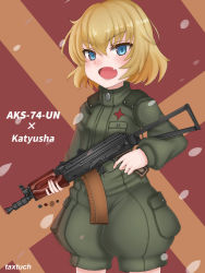 Rule 34 | 1girl, aks-74u, artist name, assault rifle, blonde hair, blue eyes, bob cut, character name, commentary, cowboy shot, fang, girls und panzer, green jumpsuit, gun, holding, holding gun, holding weapon, jumpsuit, kalashnikov rifle, katyusha (girls und panzer), looking at viewer, open mouth, petals, pravda military uniform, rifle, short hair, short jumpsuit, skin fang, smile, solo, standing, tacch, weapon