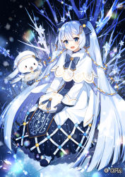 Rule 34 | 1girl, 1other, bare tree, bass clef, beret, blue bow, blue eyes, blue gloves, blue hair, blue tabard, blurry, bokeh, book, bow, capelet, christmas lights, clock print, commentary, copyright notice, crypton future media, depth of field, dress, fortissimo, from above, full body, fur-trimmed capelet, fur trim, gloves, gold trim, hair bow, hair ornament, hairclip, hat, hatsune miku, holding, holding clothes, holding hat, ice, ice flower, light blue hair, long hair, looking at viewer, musical note, musical note hair ornament, night, official art, open book, piapro, rabbit, roman numeral, sacanahen, smile, snow, snowflake print, snowing, tabard, treble clef, tree, twintails, unworn hat, unworn headwear, very long hair, vocaloid, white capelet, white dress, white headwear, yuki miku, yuki miku (2021)